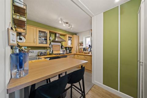 2 bedroom flat for sale, Birchanger Road, London