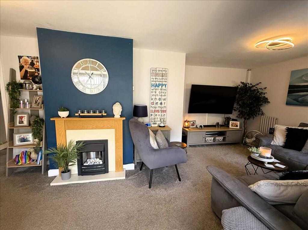 Lounge/Dining Area