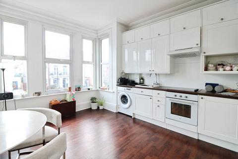 2 bedroom apartment for sale, Cobham Road, Essex SS0