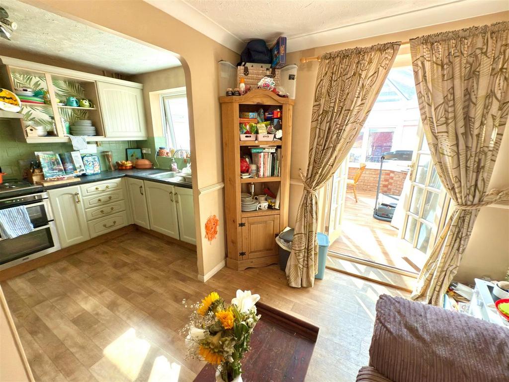 OPEN PLAN KITCHEN DINER AREA.jpg