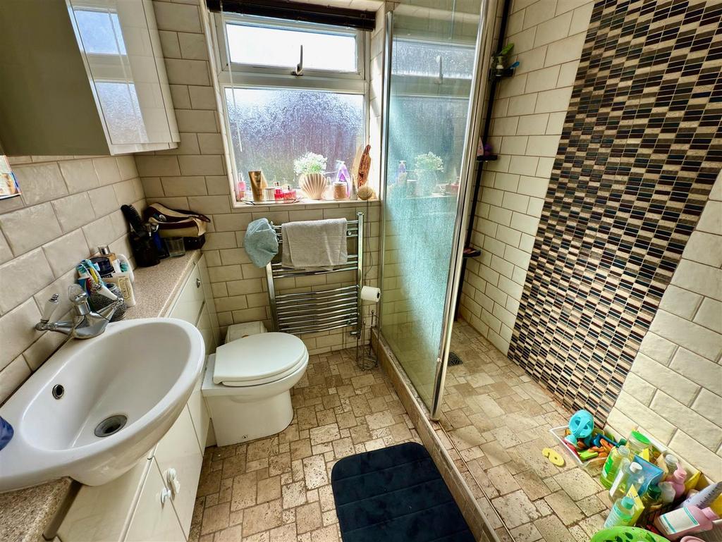 SHOWER ROOM.jpg