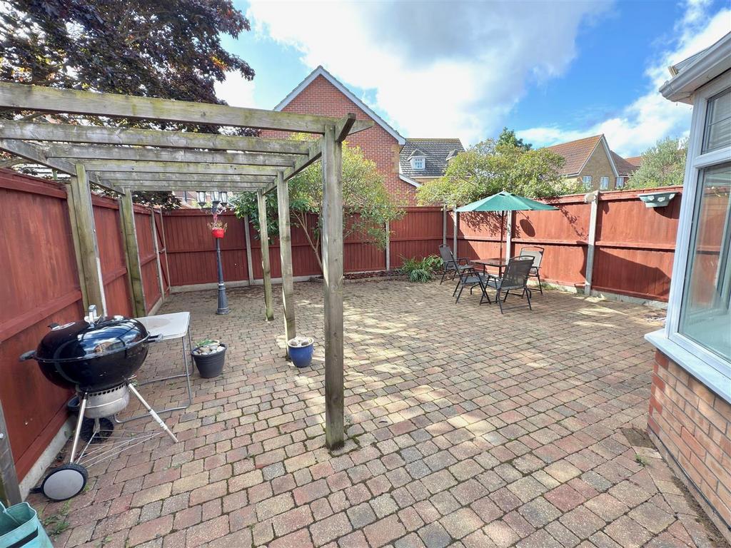 GARDEN REAR.jpg