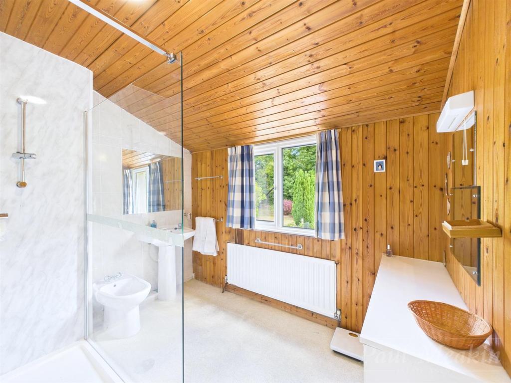 En suite Bathroom