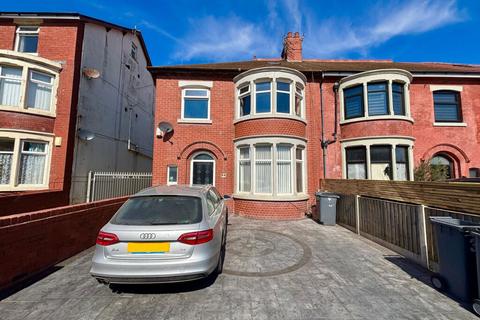 undefined, Knowle Avenue, Blackpool, Lancashire, FY2 9RX