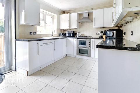 39 Pytt Field, Harlow, CM17 9AA