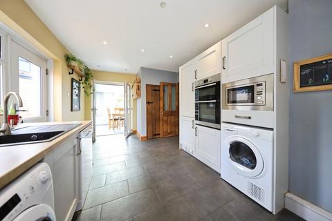 16 Loak Road, Albrighton, Wolverhampton, WV7 3HT