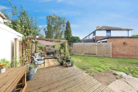 16 Loak Road, Albrighton, Wolverhampton, WV7 3HT