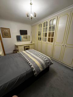 4 bedroom house share to rent, Halsham Road, IG11 9HG