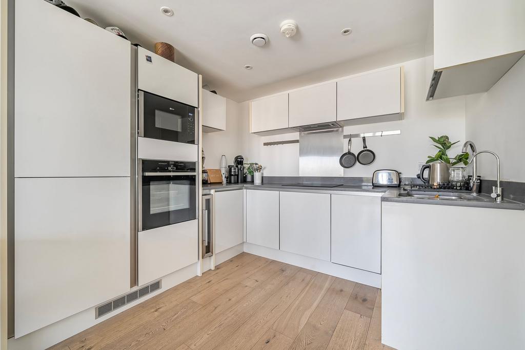 Kitchen / Lounge