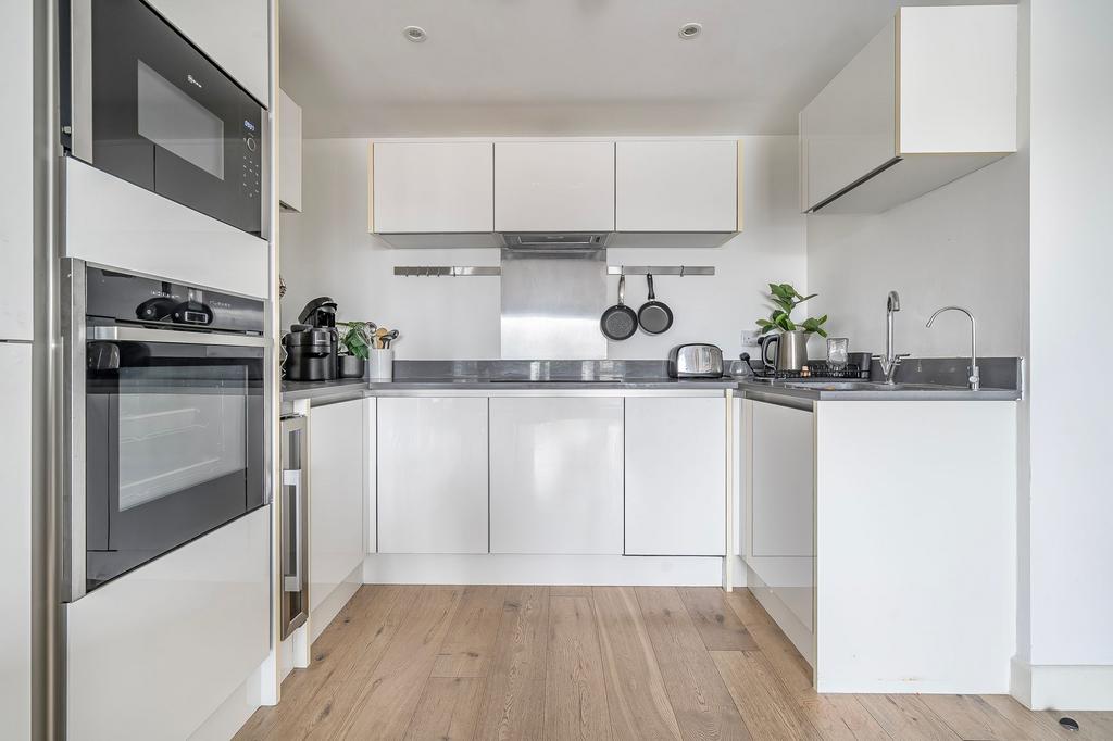 Kitchen / Lounge