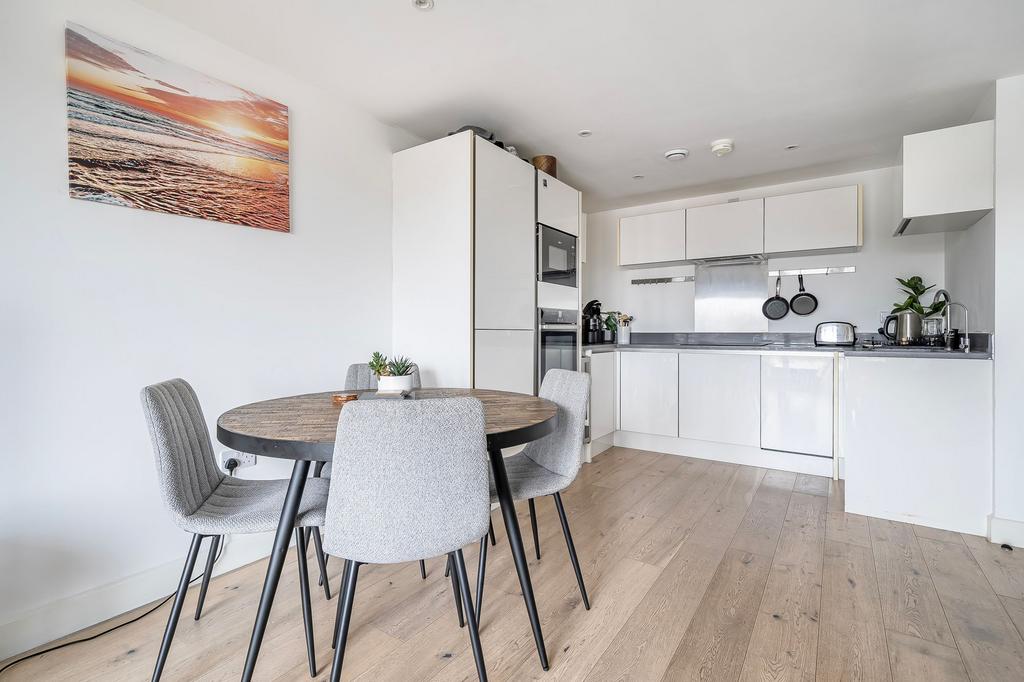 Kitchen / Lounge
