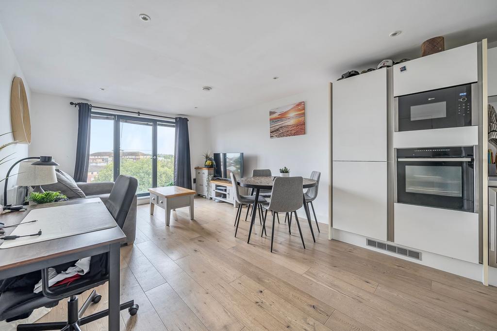 Kitchen / Lounge