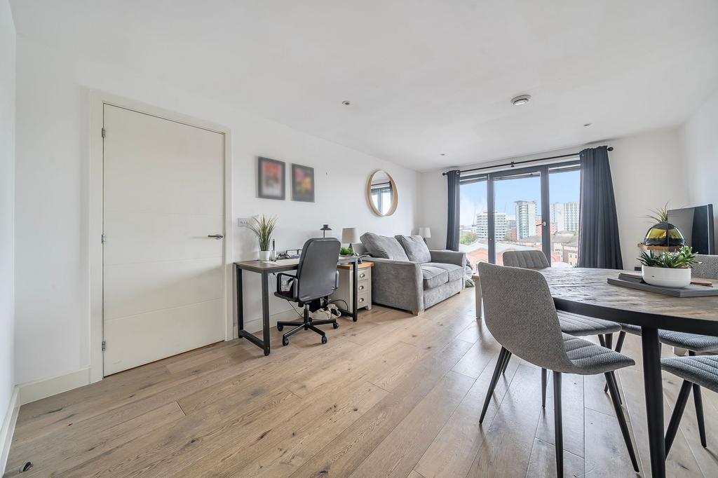 Kitchen / Lounge