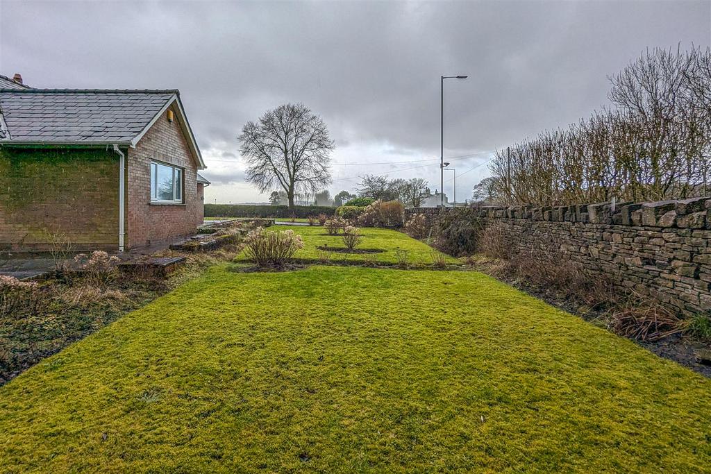 Higherfields back lane standish -10.jpg