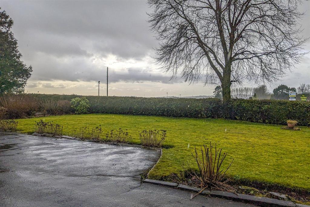 Higherfields back lane standish -13.jpg