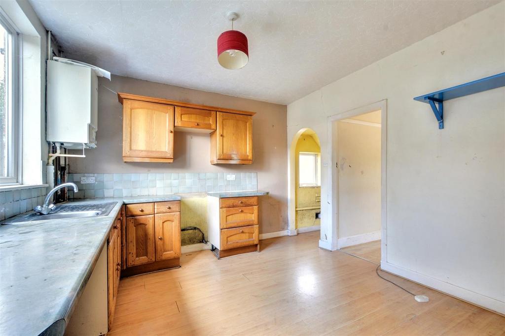 Kitchen 2.jpeg