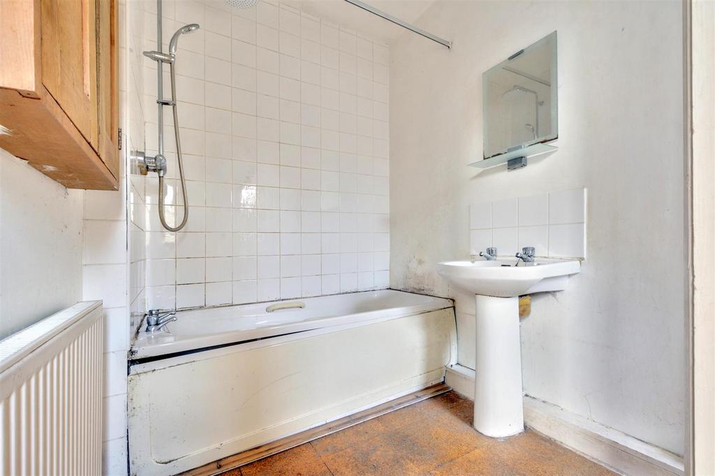 Bathroom 1.jpeg