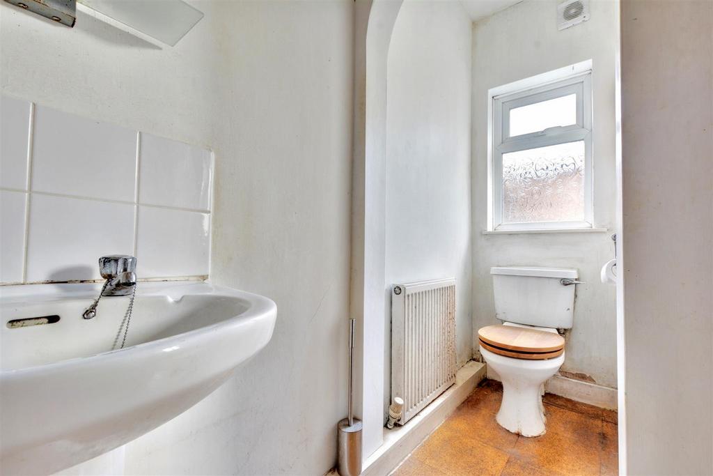 Bathroom 2.jpeg