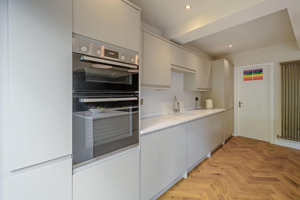 Kitchen Area 3