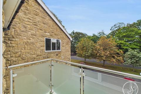 2 bedroom flat to rent - Woodlea Court, Alwoodley, Leeds