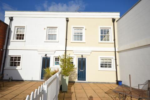 2 bedroom maisonette to rent, High Street, Lymington, Hampshire, SO41