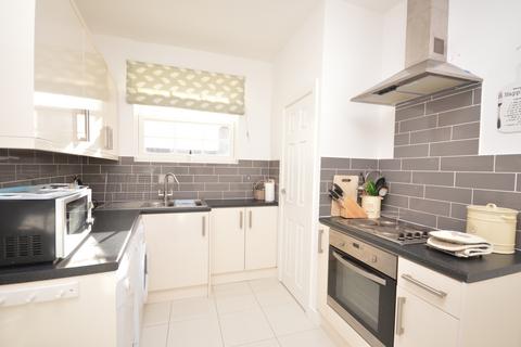 2 bedroom maisonette to rent, High Street, Lymington, Hampshire, SO41