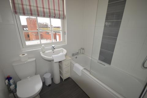 2 bedroom maisonette to rent, High Street, Lymington, Hampshire, SO41