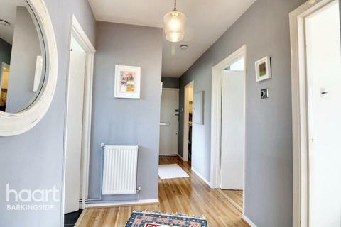 2 bedroom flat for sale, Craven Gardens, Barkingside