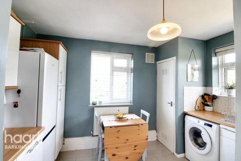 2 bedroom flat for sale, Craven Gardens, Barkingside