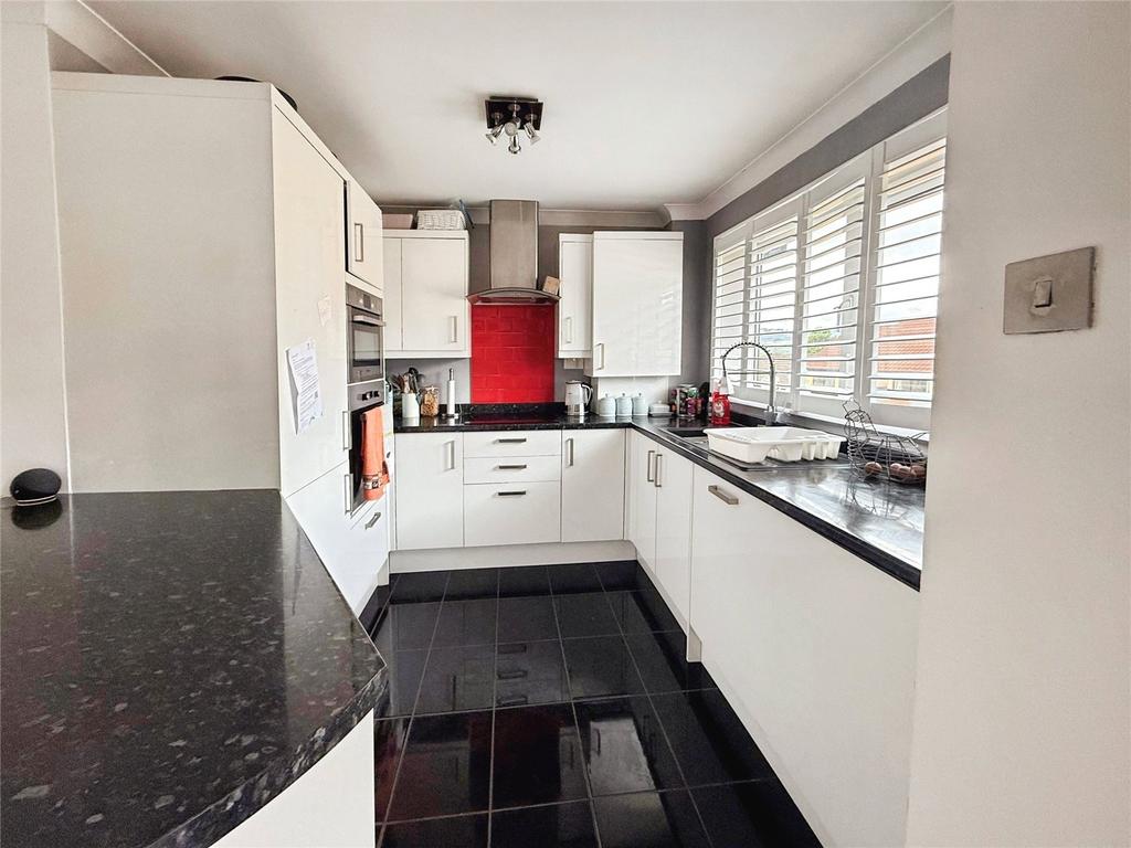 Apartment in Cardiff, Pentwyn - View 4