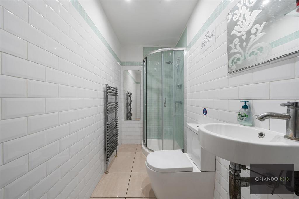 14 Albert Square SW8 1 BT-11.jpg