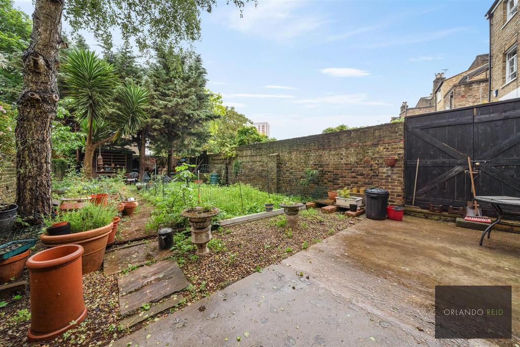 14 Albert Square SW8 1 BT-2.jpg