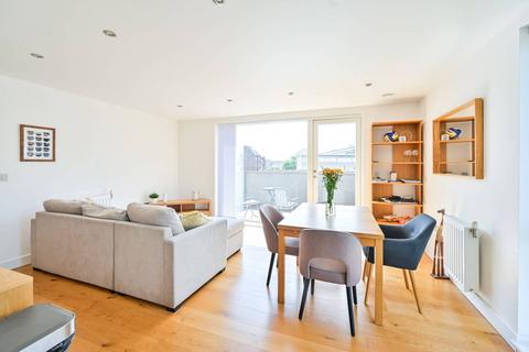 2 bedroom flat to rent, East Street, Elephant and Castle, London, SE17