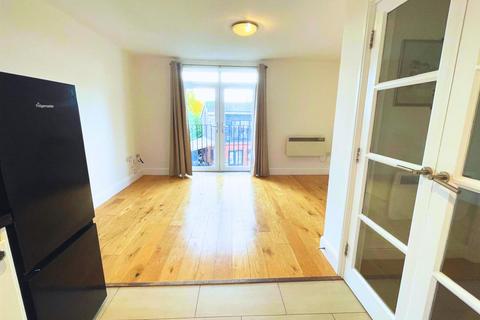 1 bedroom apartment for sale, Walton Road, East Molesey KT8