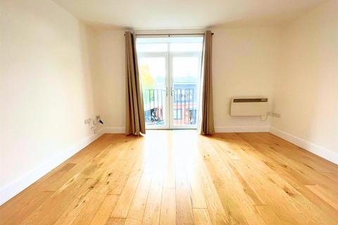 1 bedroom apartment for sale, Walton Road, East Molesey KT8