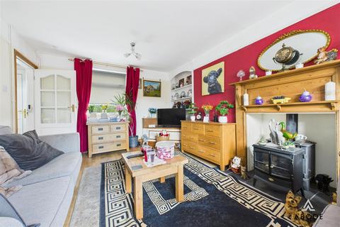 31 Manor Road, Uttoxeter, ST14 7JL