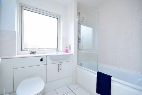 1 bedroom flat for sale, Nash House, Canary Wharf, London, E14