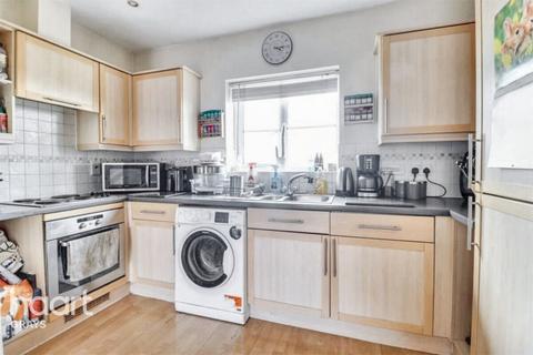 2 bedroom flat for sale, Windermere Avenue, Purfleet