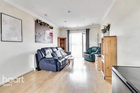 2 bedroom flat for sale, Windermere Avenue, Purfleet