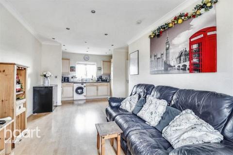 2 bedroom flat for sale, Windermere Avenue, Purfleet