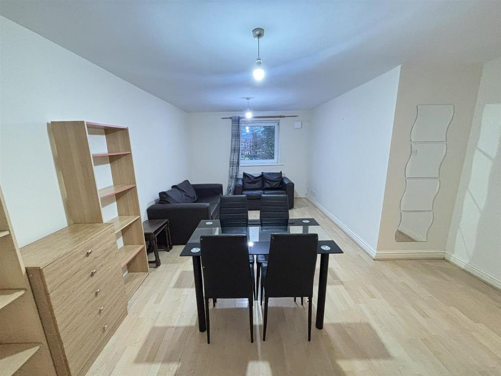 Dining Area / Lounge