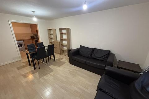 3 bedroom apartment to rent, The Portland, Whiteoak Road, Fallowfield