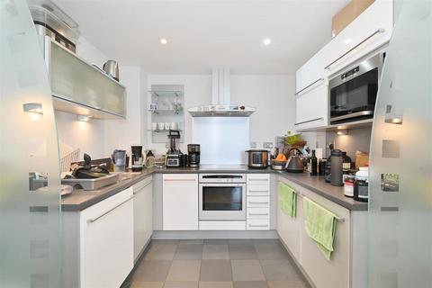 1 bedroom flat to rent, Galaxy Building, Crews Street, London E14