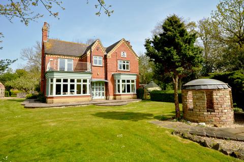 3 bedroom detached house for sale, Station Road, Tetney DN36 5HX