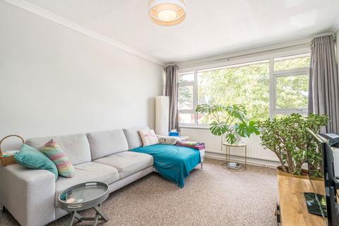 2 bedroom maisonette to rent, French Street, Sunbury-On-Thames TW16