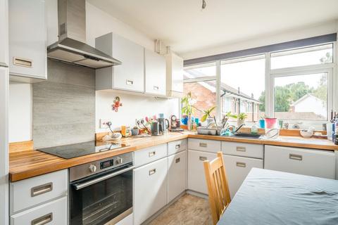 2 bedroom maisonette to rent, French Street, Sunbury-On-Thames TW16