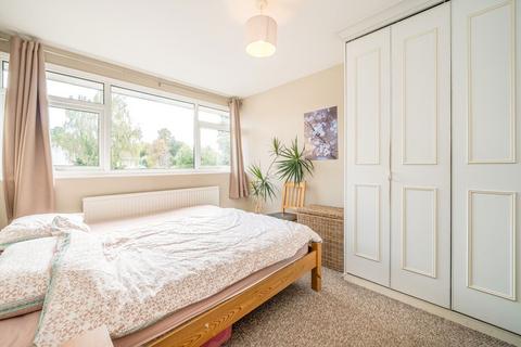 2 bedroom maisonette to rent, French Street, Sunbury-On-Thames TW16