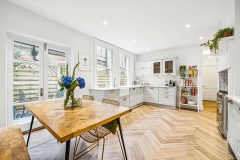 2 bedroom flat for sale, Hambalt Road, London SW4