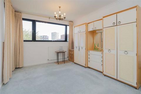 3 bedroom flat for sale, Tachbrook Street, London SW1V