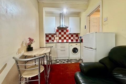 Studio to rent, College Hill Road, Harrow